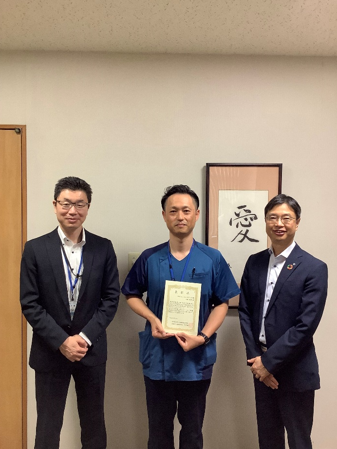 平川常務（右）・臼井総園長（左）と記念撮影