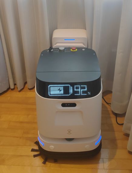 廊下やホール等ある程度の広さの場所に適した清掃ロボットです