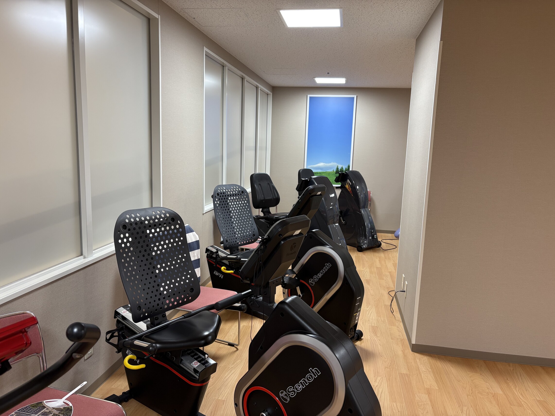 フィットネスバイクもそろっているトレーニングルーム