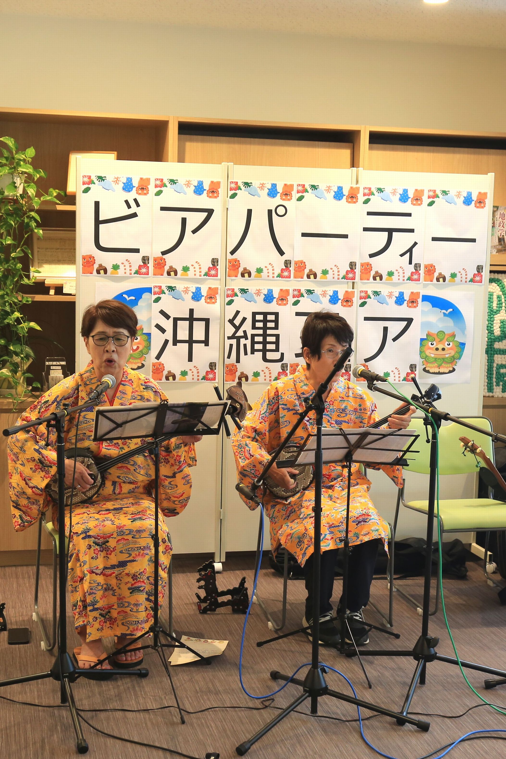 三線の温かくしっとりした音色でお酒も進みます