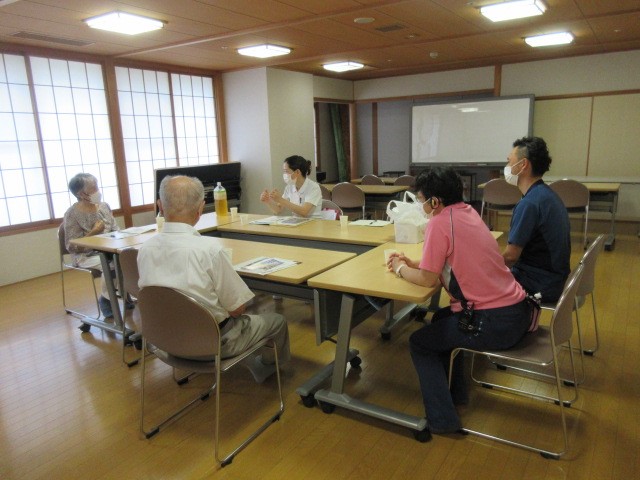 職員も交えて、介護の経験を語っていただきました。