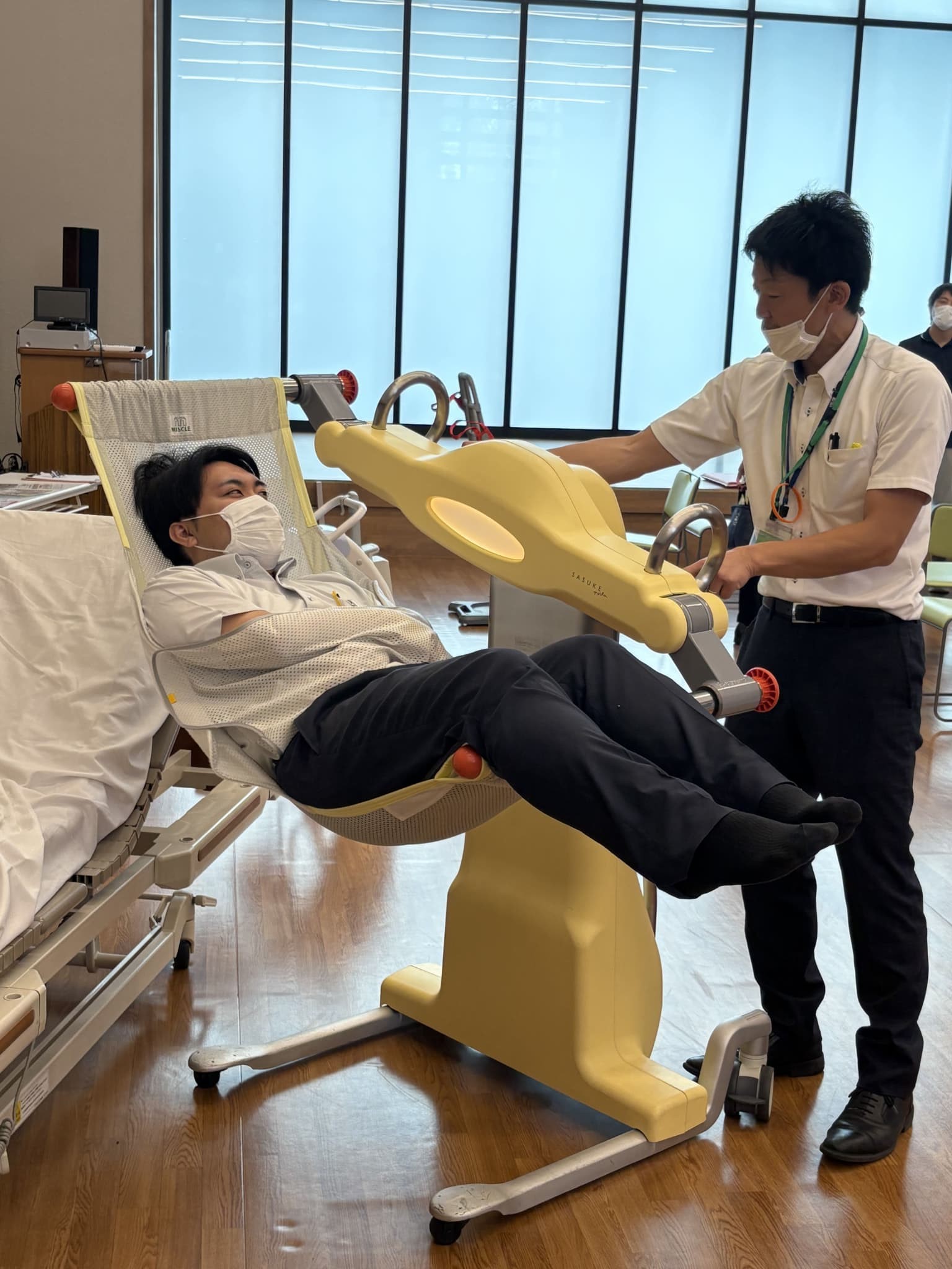 抱き上げ式の移乗機器「SASUKE」