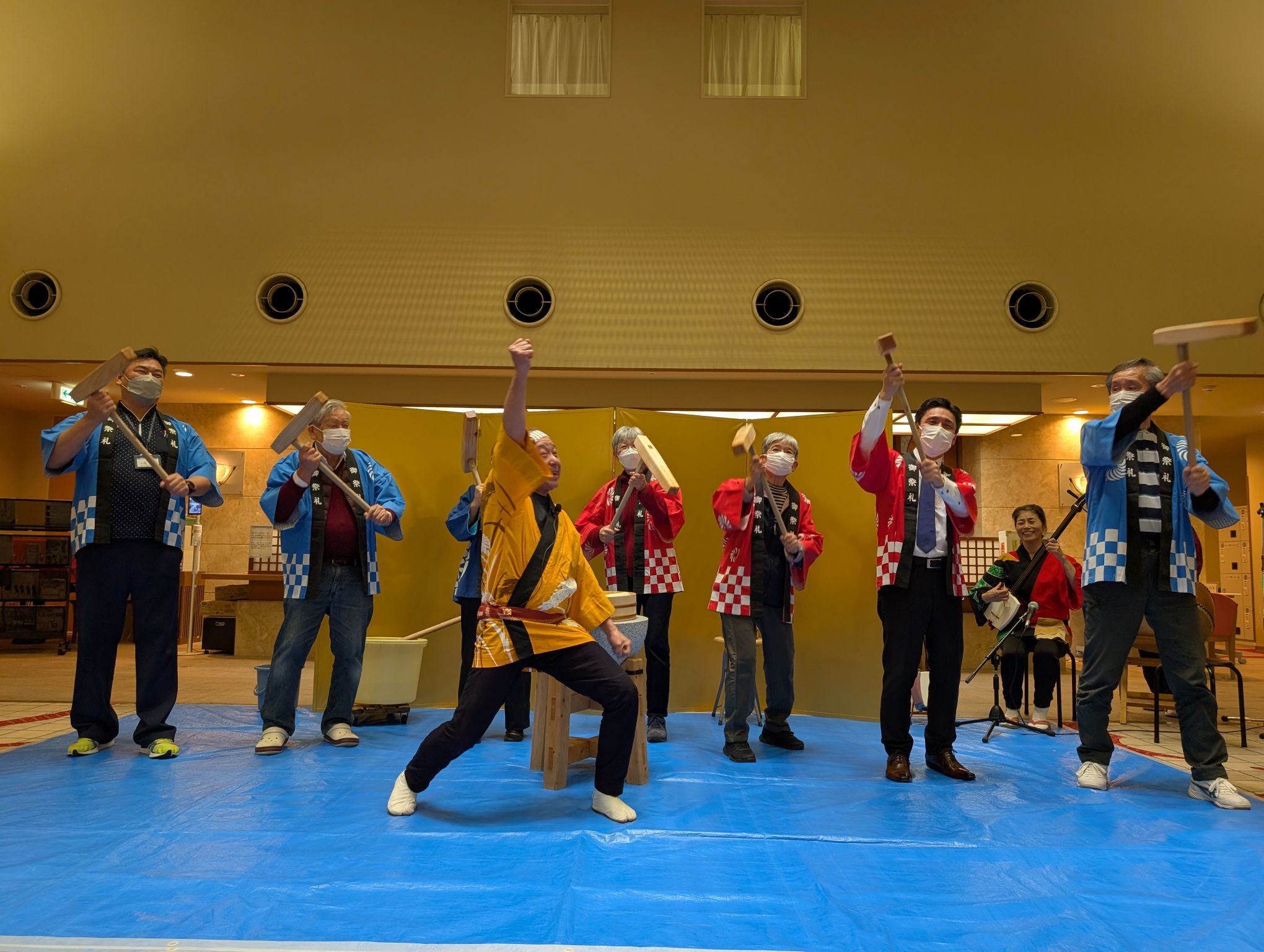 おもちつき（C棟1階ロビー）