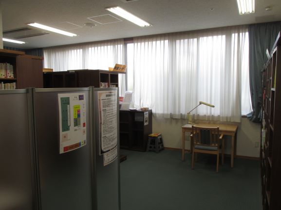 様々なジャンルの図書が置かれています。