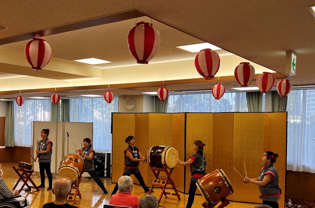 “華太鼓”の皆さんによる迫力ある太鼓演奏