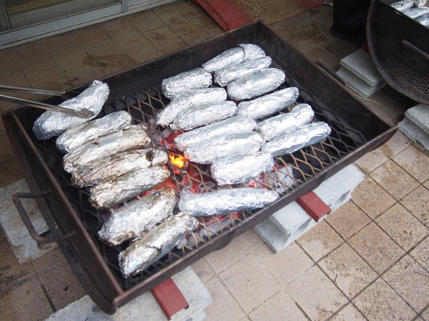 炭火で焼き上げたお芋