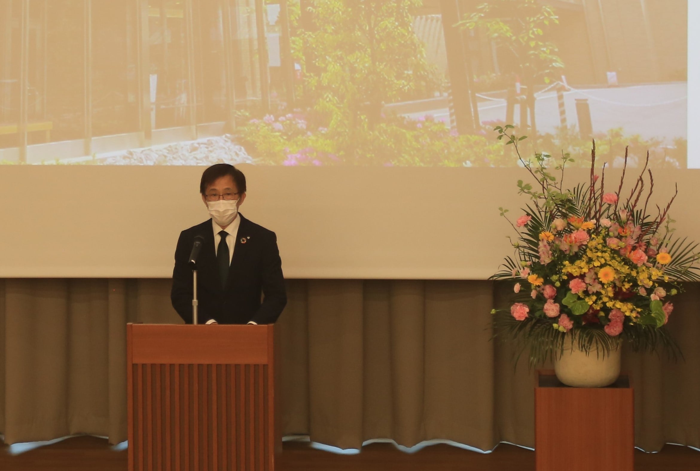 青木善治理事長のあいさつ
