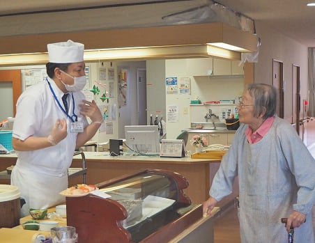 まずは話術でお・も・て・な・し。
美味しいお寿司を目の前に、お話も弾みます。