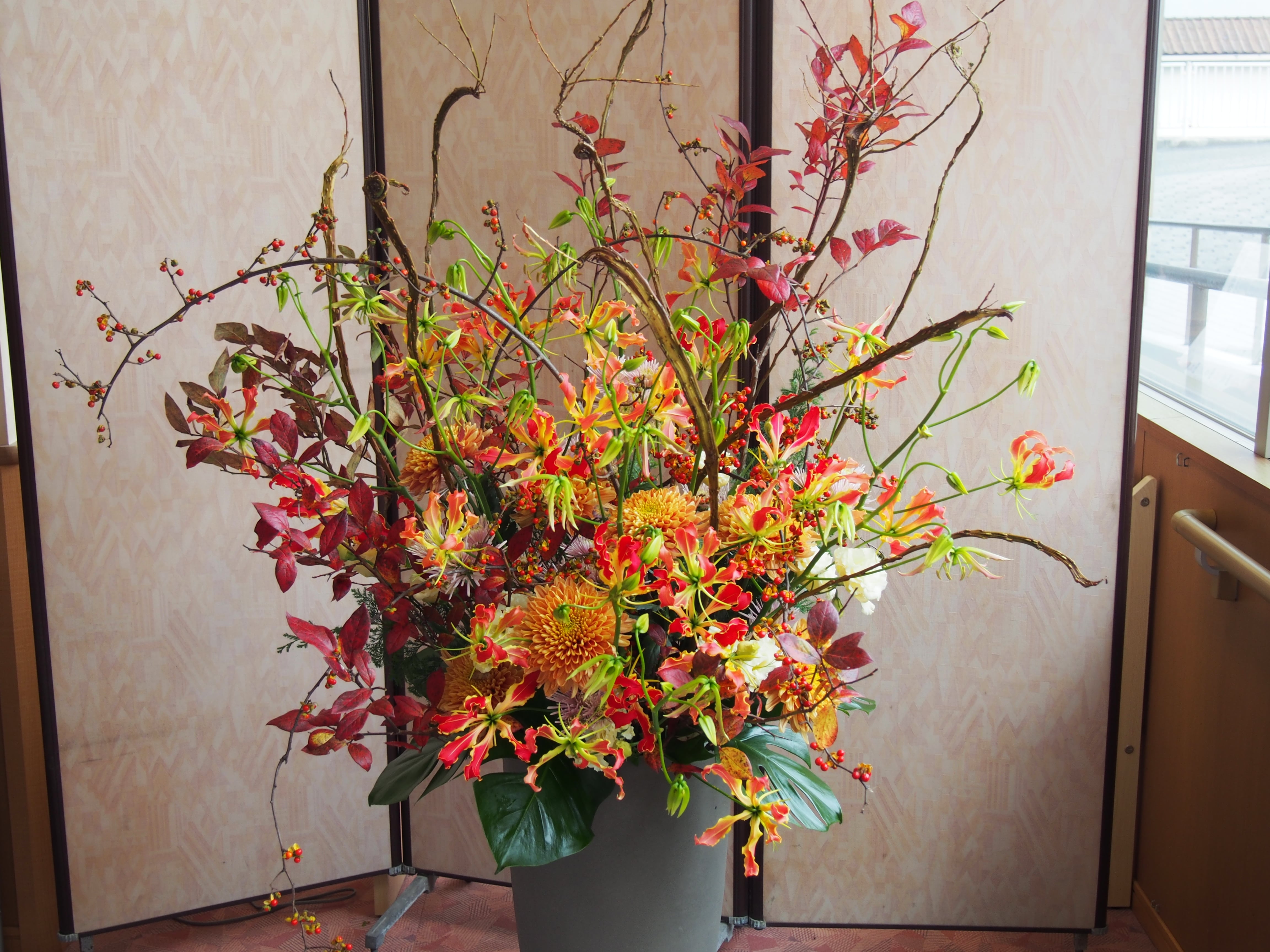 南玄関の生花飾り