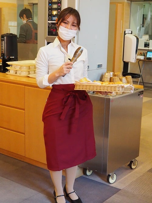 クロワッサンのおかわりはお席で・・