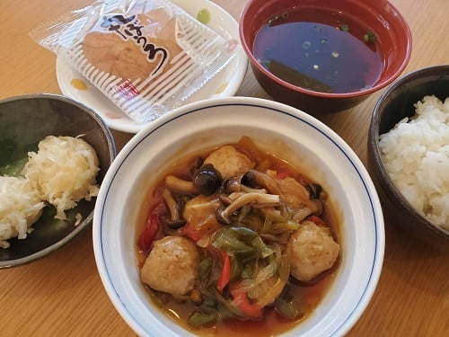 みつせ鶏肉団子の甘酢あんかけ