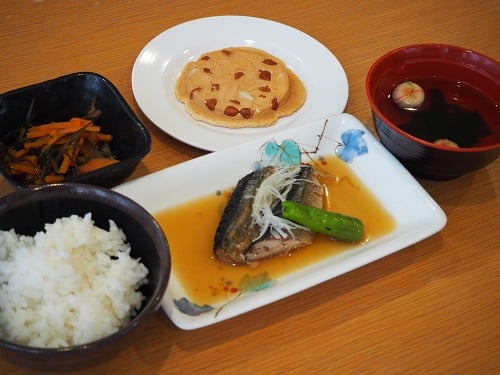◆さんまの生姜煮・ごはん・清まし汁（手毬麩・わかめ）