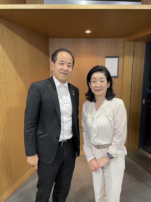 パーソナリティの村松尋代氏と記念撮影♪
