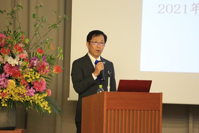 青木善治理事長による特別講演の様子