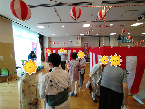 職員は浴衣と法被で