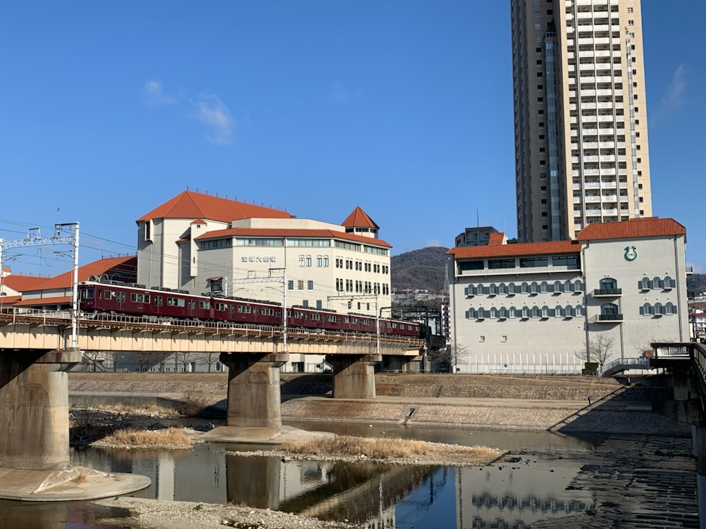 宝塚大劇場with阪急電車