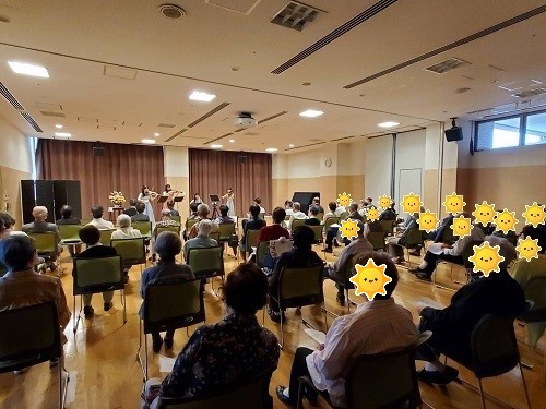 会場には事前申込をされたご入居者が多く参加されました