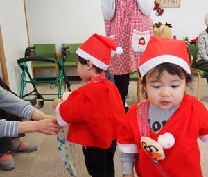 １２月２２日（月）かわいいサンタさんがやってきました！