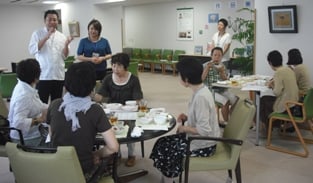 ７月１４日（土）新桜ケ丘民児協の皆さまが昼食試食会に参加してくださいました