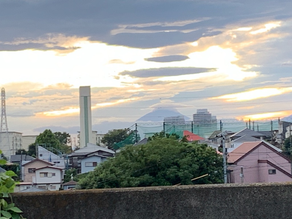 秋の雲と天使の富士山　横浜にて