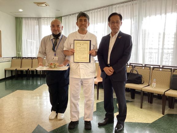 青木理事長と浦安エデンの園職員