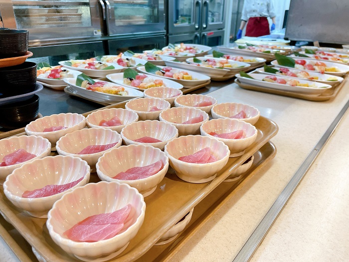 解体されたマグロのお刺身