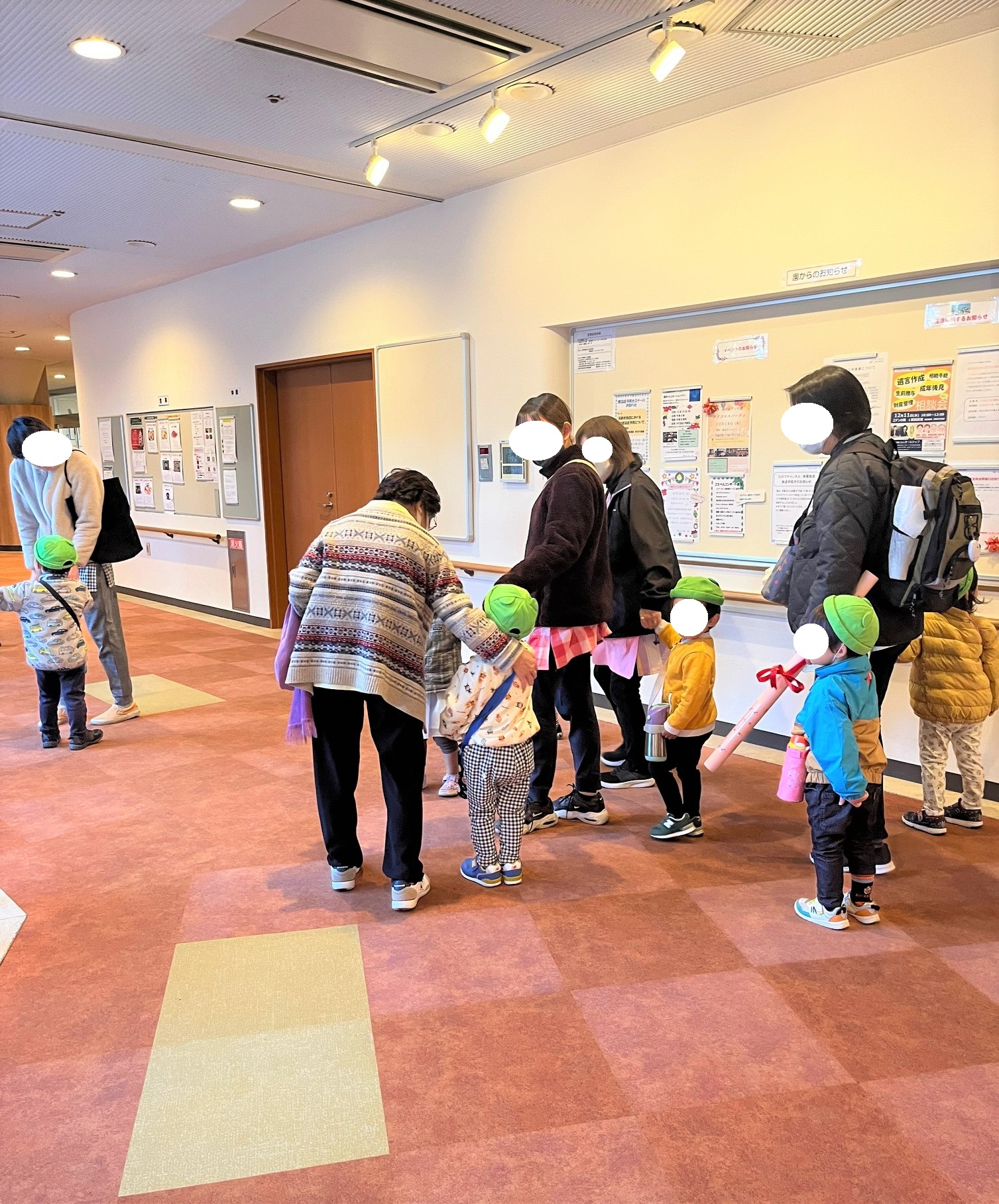 市内の保育園の子供達
浦安エデンの園へクリスマスプレゼントを持ってきてくれました