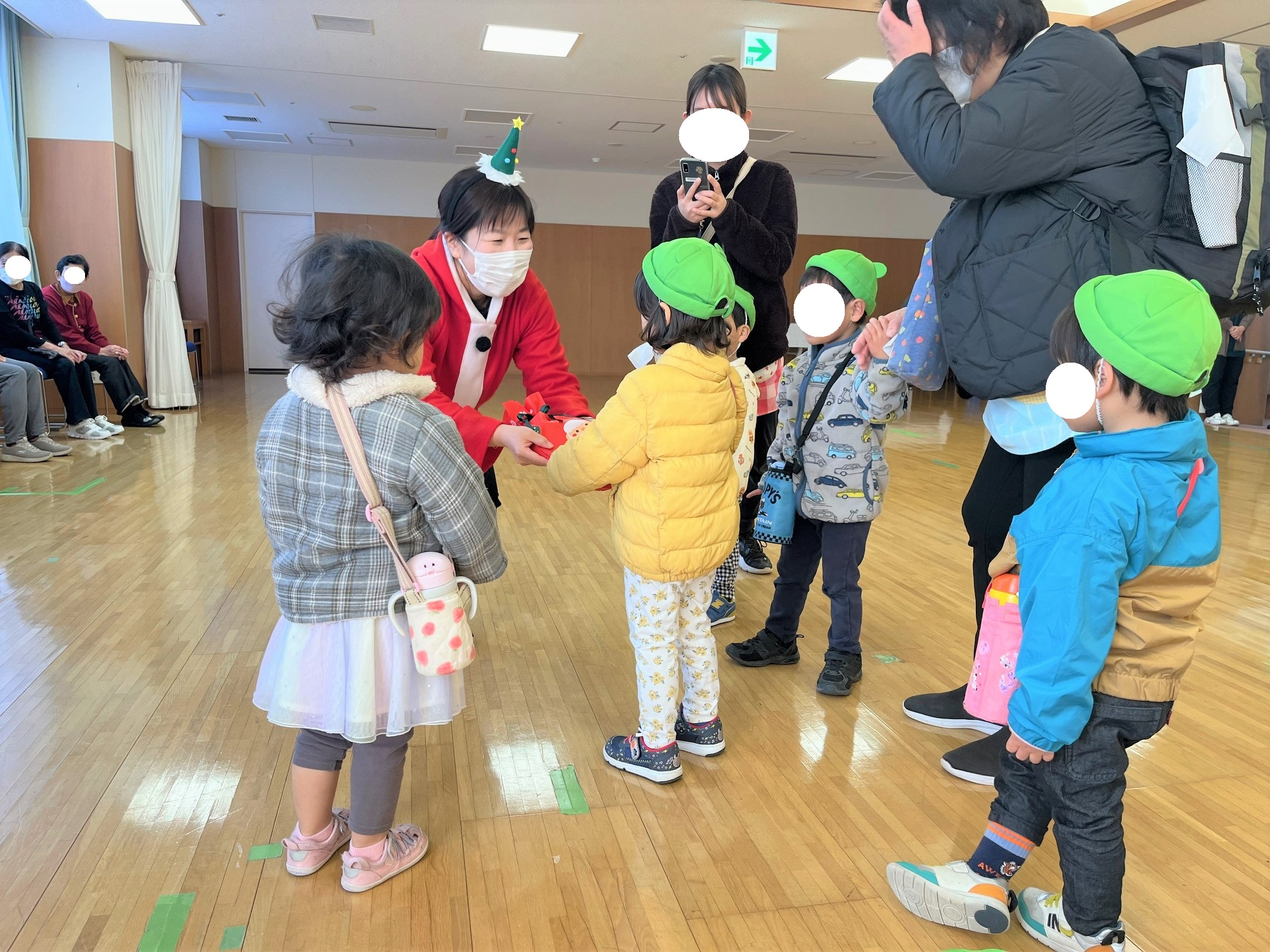 ささやかですが浦安エデンの園からも子供達へクリスマスプレゼント