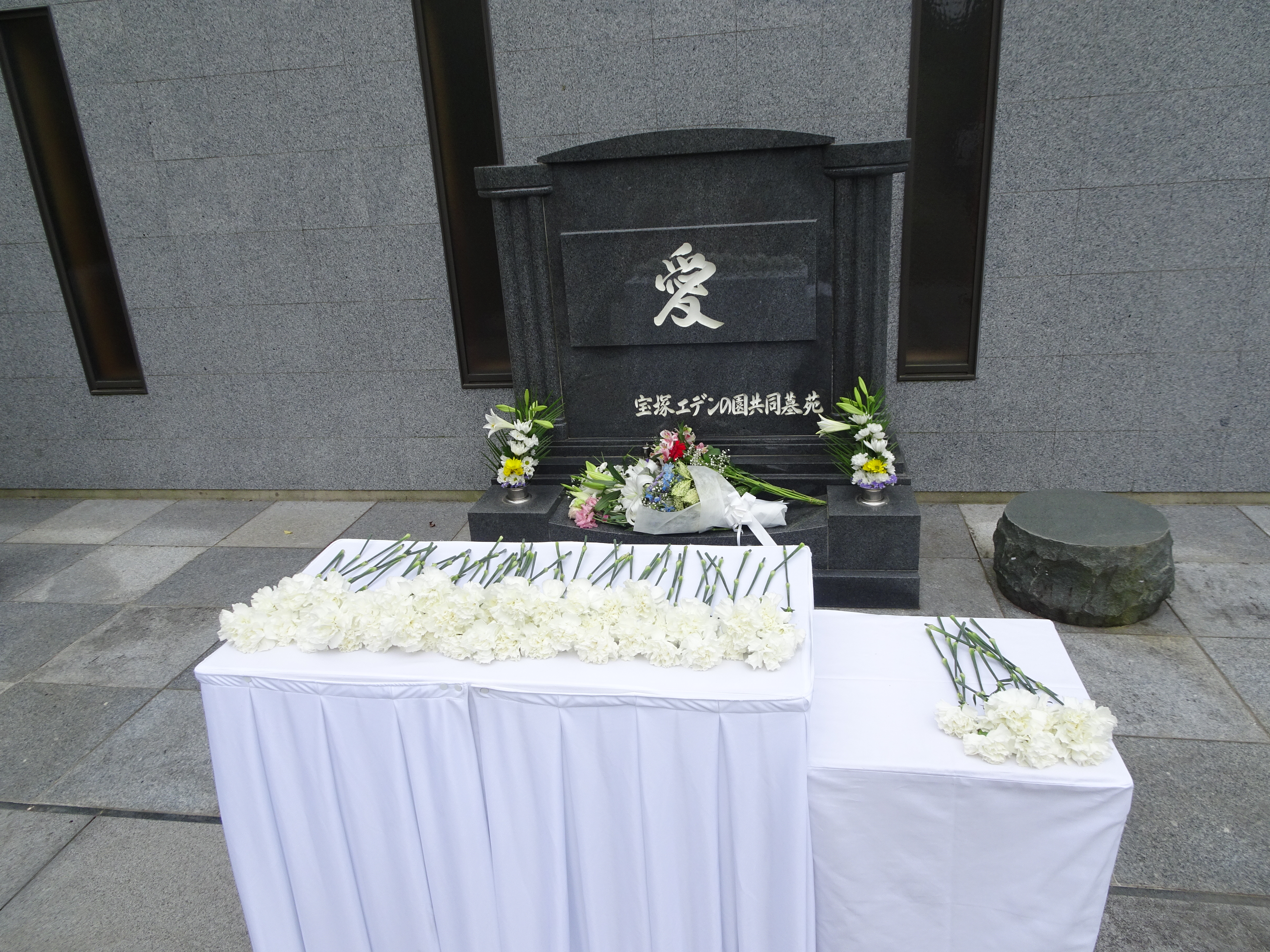 すみれ共同墓苑参拝