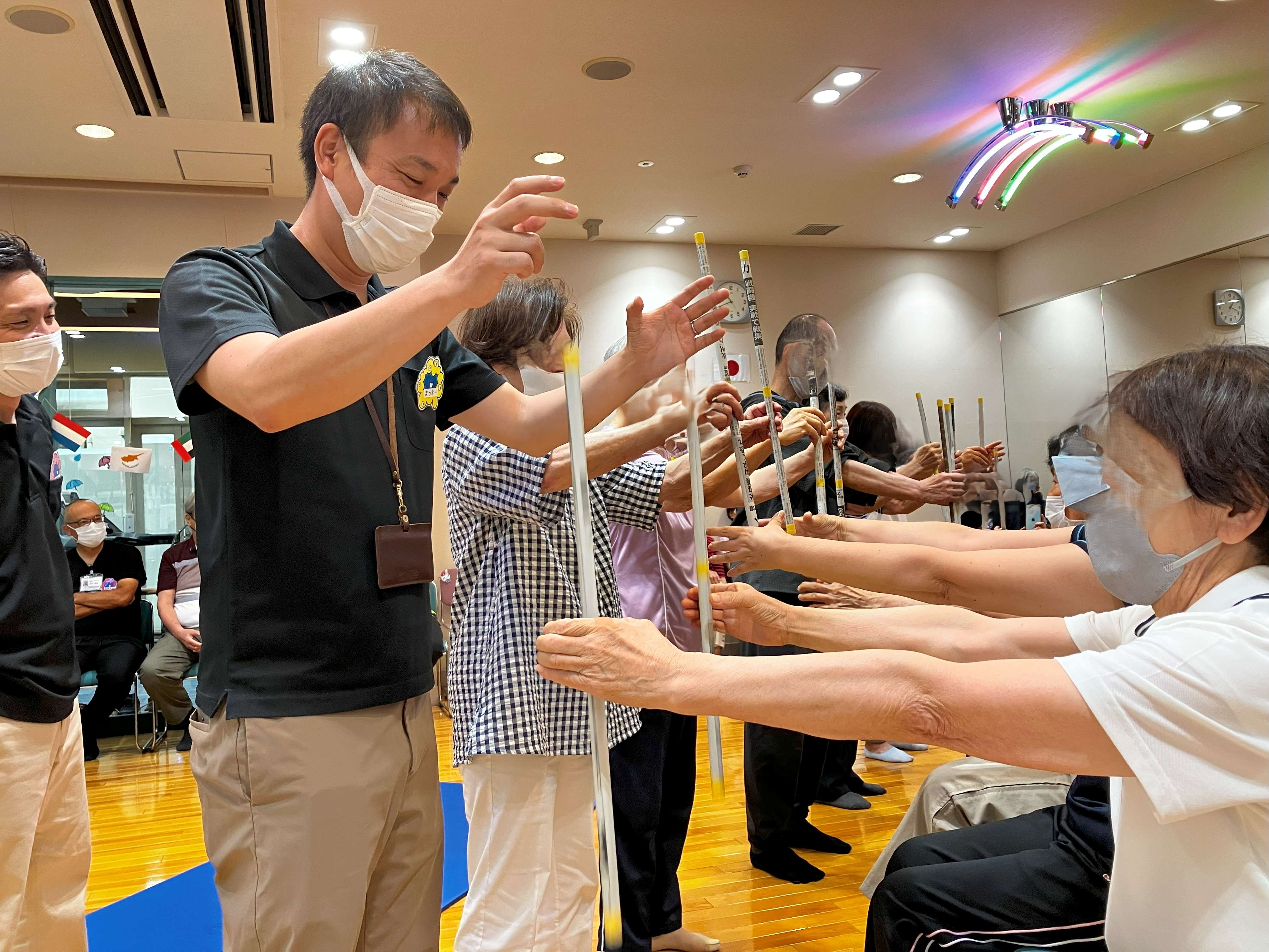 両手でしっかり掴みとろう！