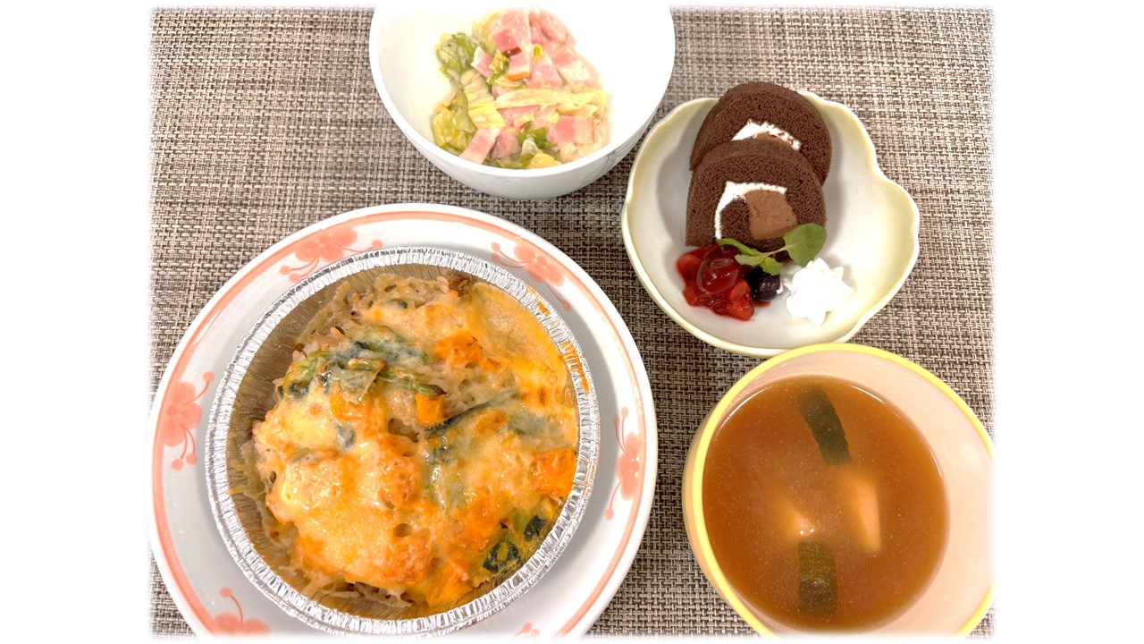 【昼食】ハロウィン献立
南瓜のクリームドリア・シーザーサラダ・ごろごろ野菜のスープ・デザート