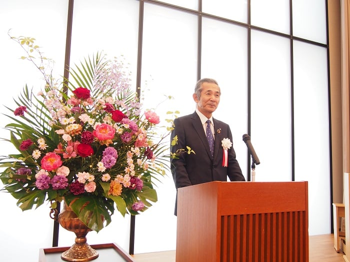 山本理事長 挨拶～撮影中～