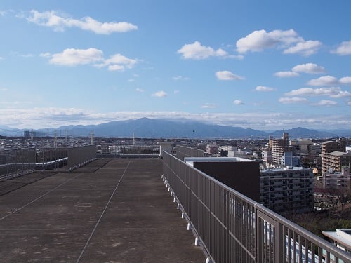 屋上から望む丹沢連峰