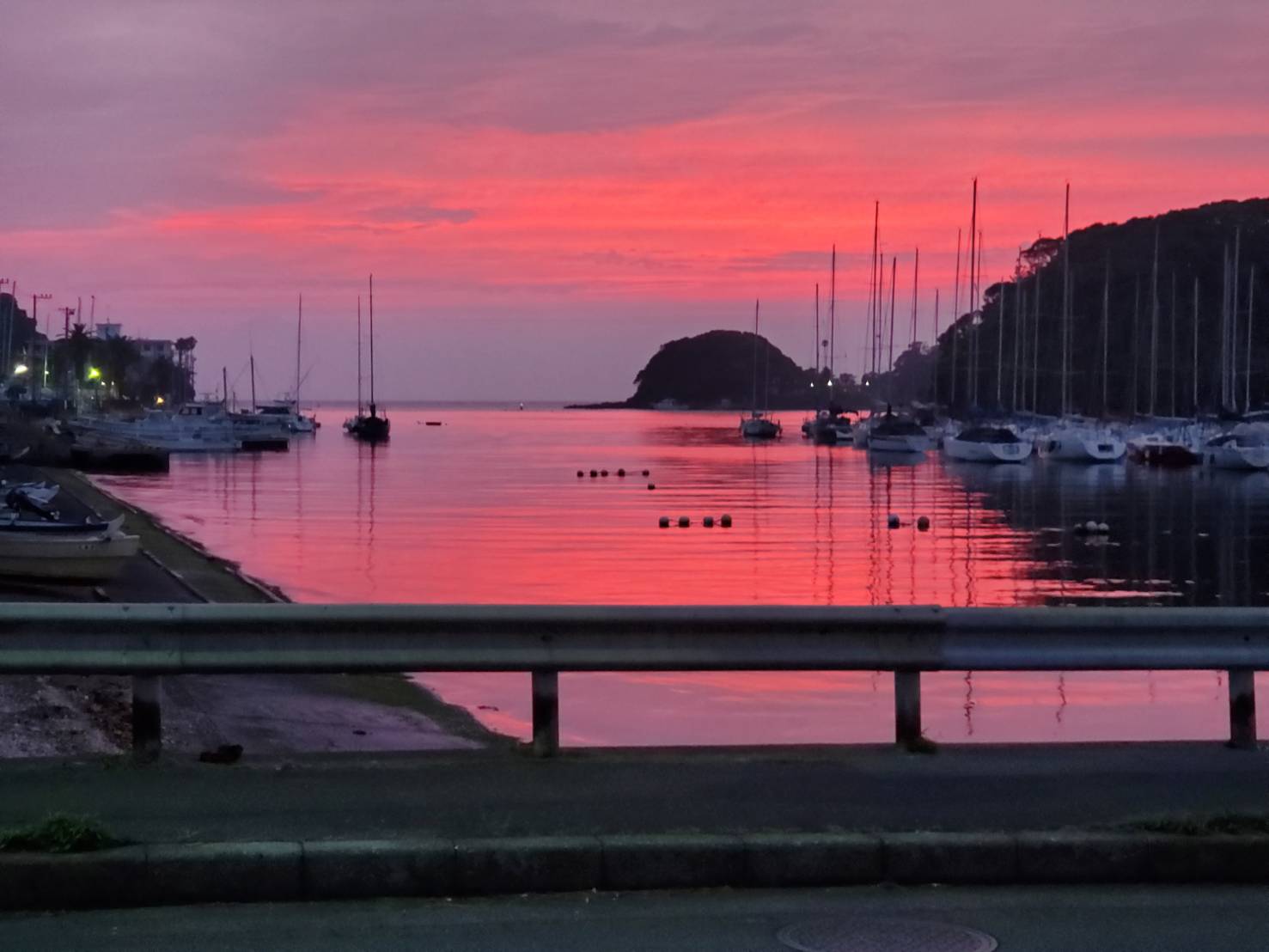 6月3日19：00頃　夕焼け。諸磯湾より。