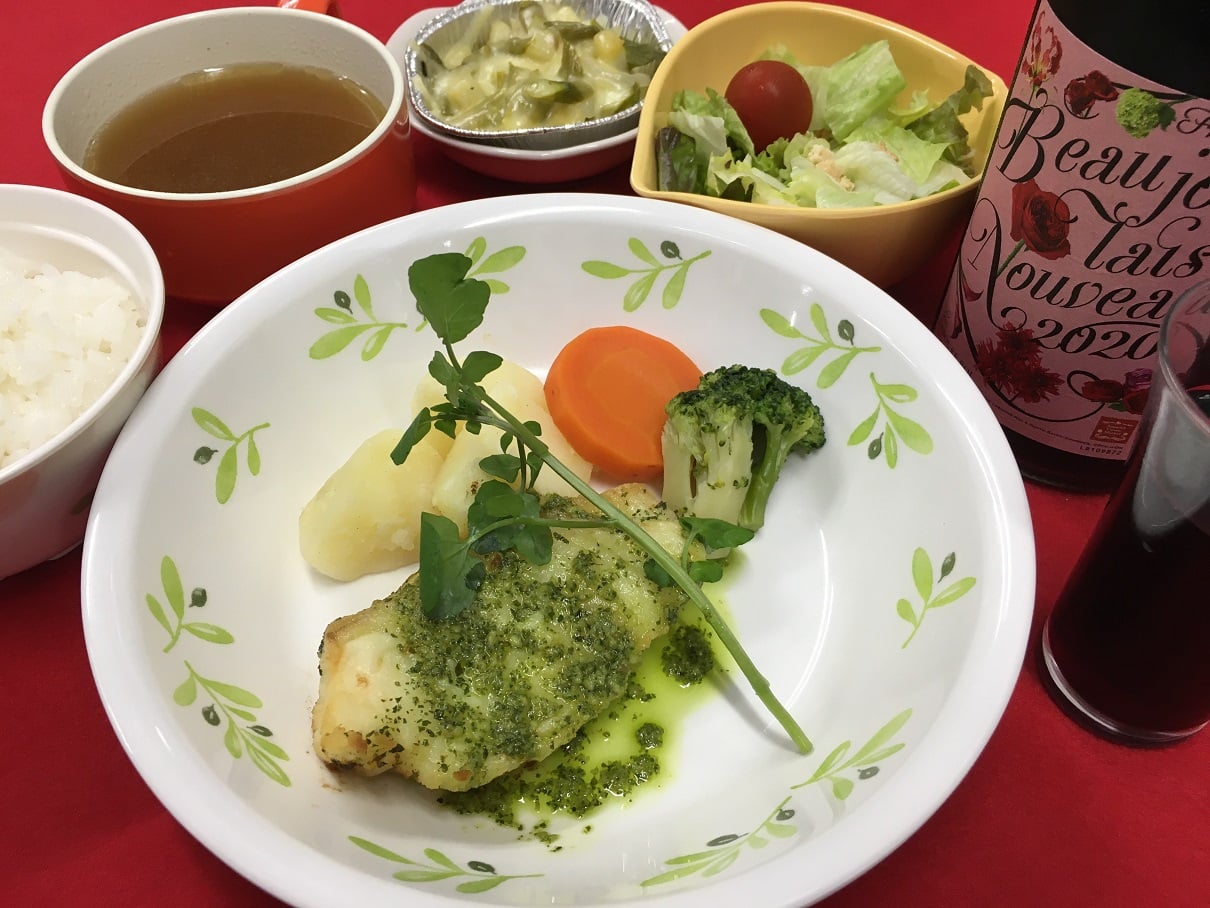 B食