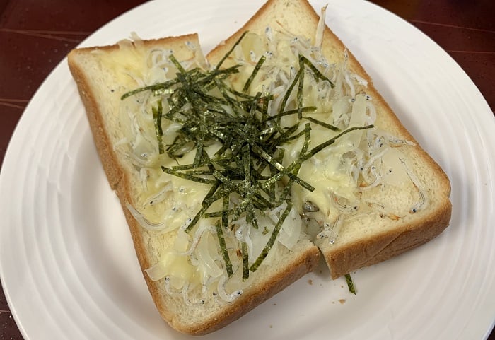 【昼食】しらすと海苔のチーズトースト