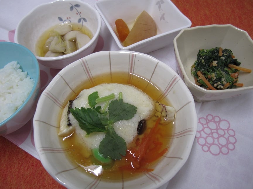 B食