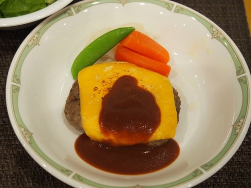 B食：チーズハンバーグ（デミソース）