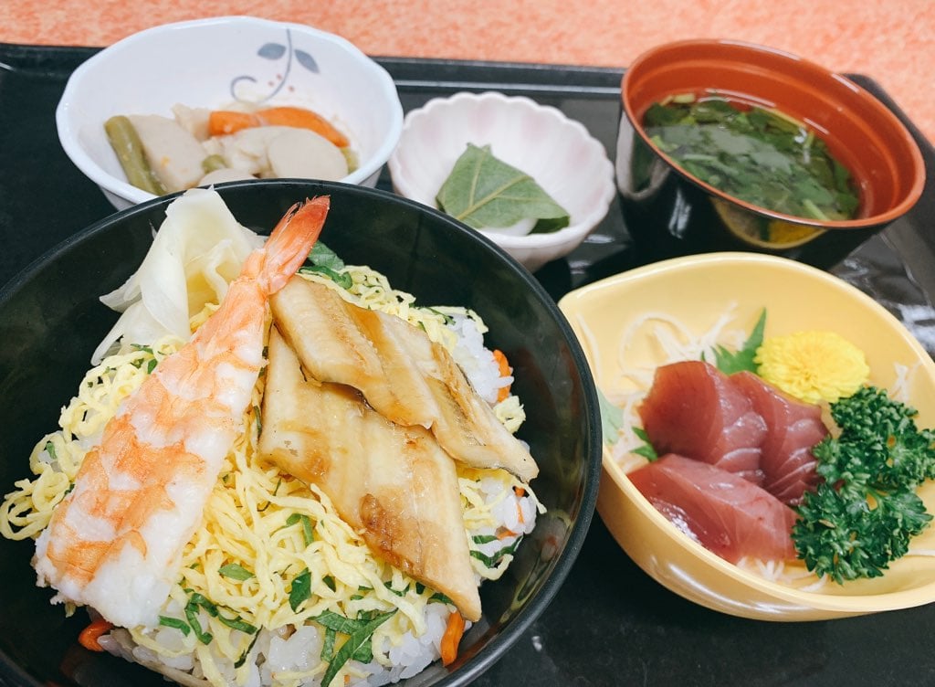 あなごと海老の五目寿司と初鰹