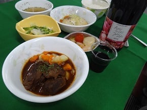 B食