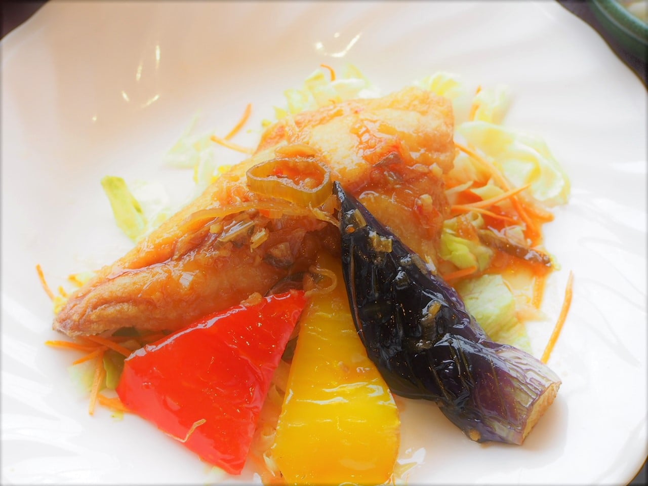 調理師おすすめ「揚げた旬の魚と夏野菜のサラダ仕立て～薬味ソース～」「帆立貝柱と夏野菜の和風グラタン」
