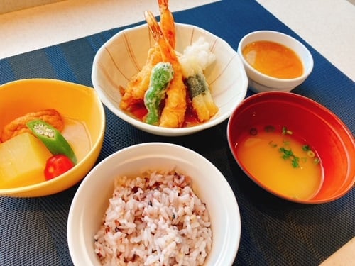 B食　「野菜と海老天の揚げ出し・雑穀米＆とろろ汁（味噌仕立て）」
