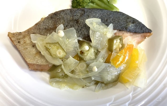 【昼食】サケの野菜ソース