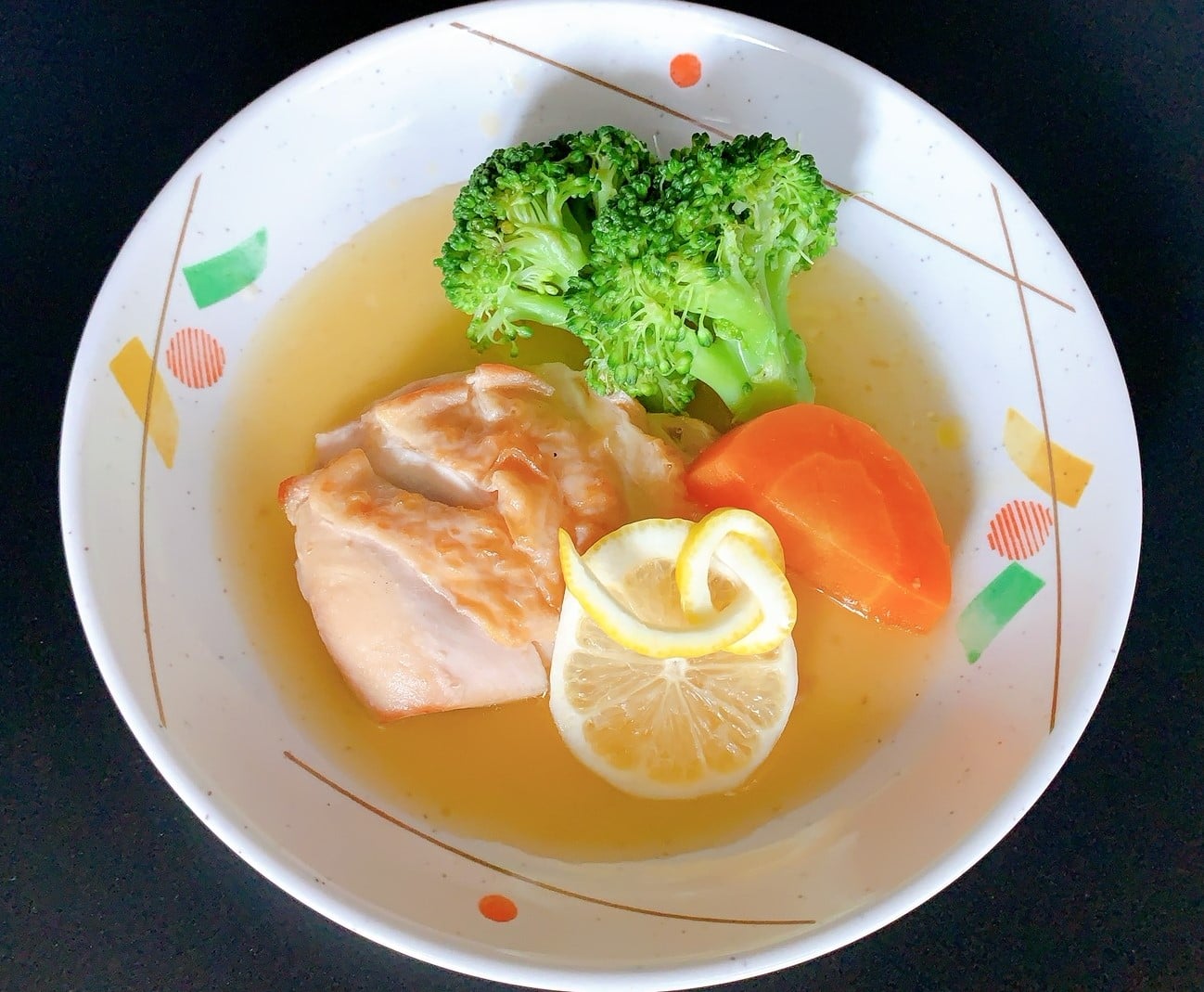 メインメニューは『グリルチキン バターレモンソース』です。