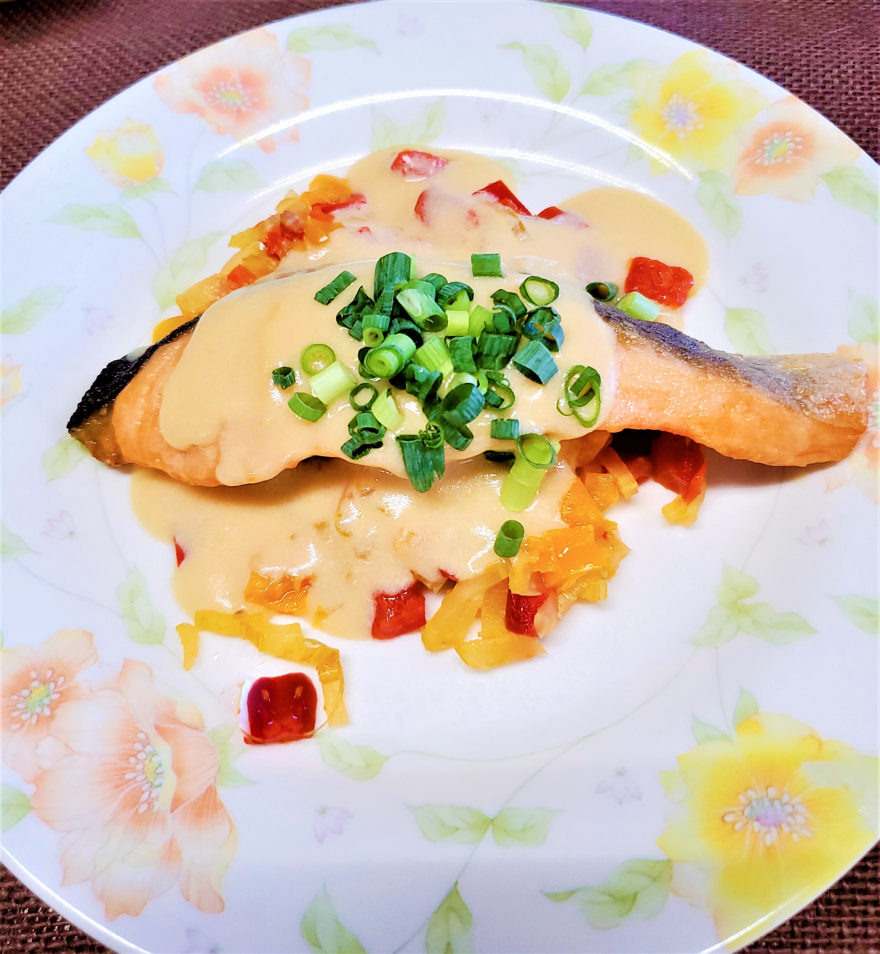 メイン：鮭の味噌クリームソース
