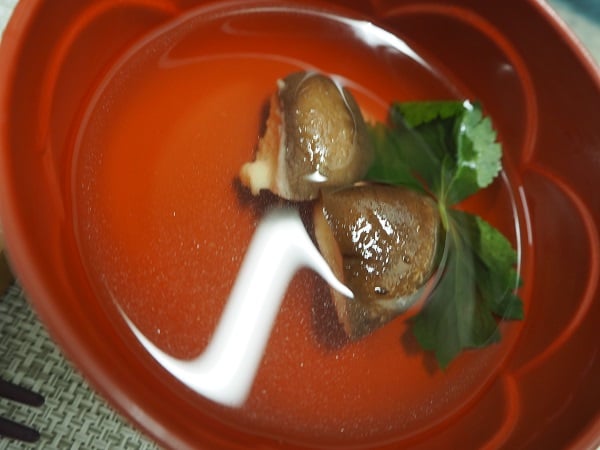肉厚な椎茸とプリっとした海老のうま味たっぷりのお汁です。