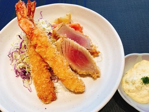 お刺身用の新鮮なマグロカツ＆通常の二倍ほどのジャンボエビフライ♪