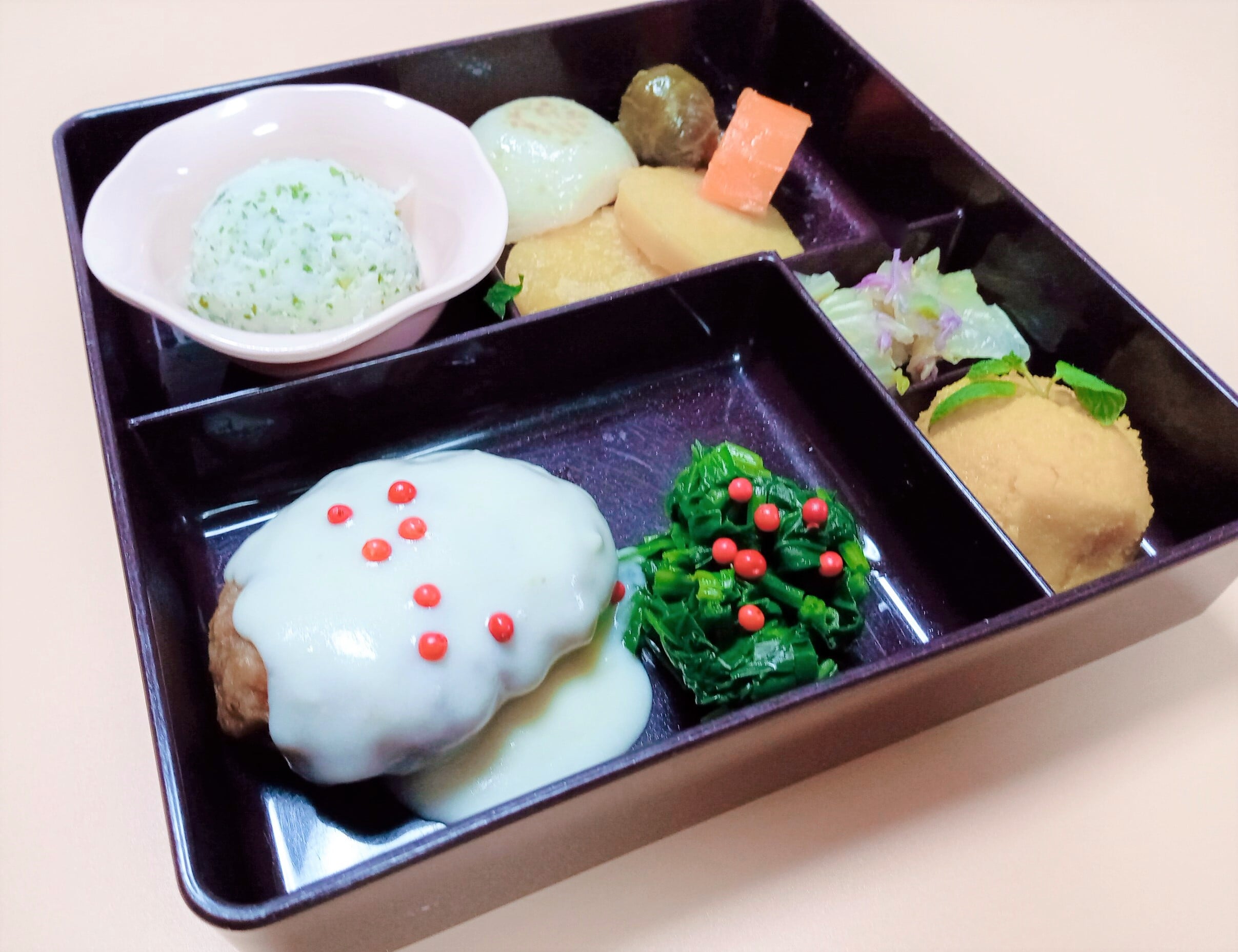 気になるお弁当箱の中身は・・・