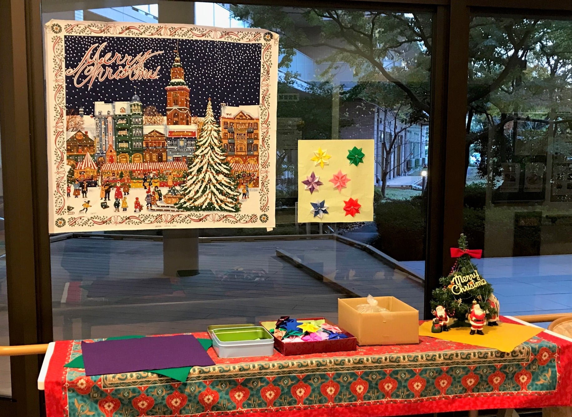 クリスマス仕様のポインセチア作成お願い台