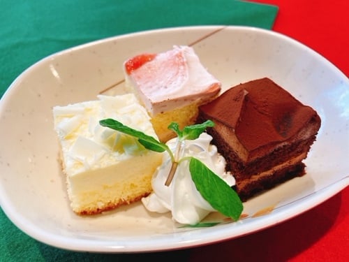 最後はデザートのケーキ